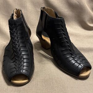 Earth Carson Vicki Leather Gladiator Sandal